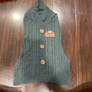 Doggy sweater size medium fits 12 to 15 pounds